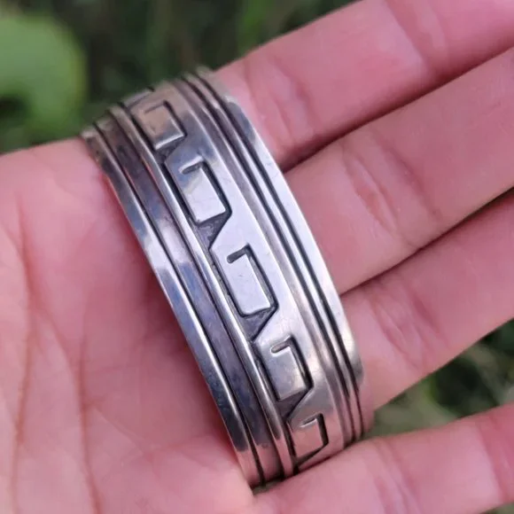 Outstanding vintage Native American handmade 925 sterling silver engraved water
